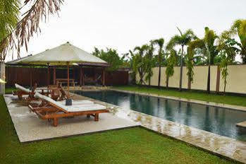 Villa Amari 2 Mataram Exterior photo